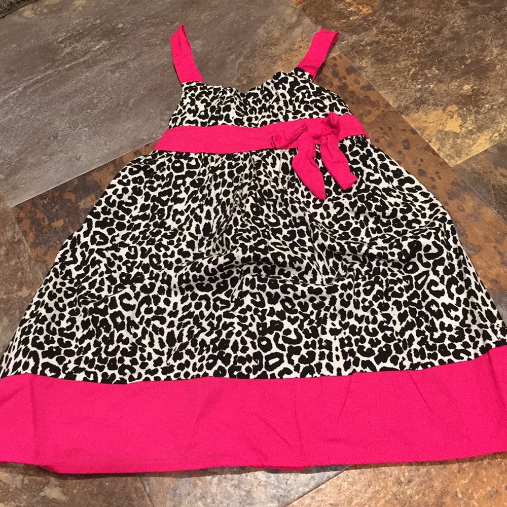 Girls sleeveless dress.